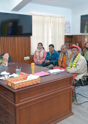 जिलाधिकारी प्रतीक जैन ने  सुनीं ग्रामीणों की समस्याएं, त्वरित समाधान के दिए निर्देश