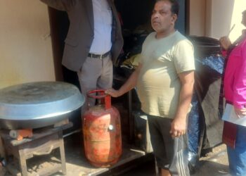 घरेलू गैस सिलेंडरों के दुरुपयोग पर जिला प्रशासन की कड़ी कार्रवाई, 102 प्रतिष्ठानों का निरीक्षण, 39,100 रुपये का चालान