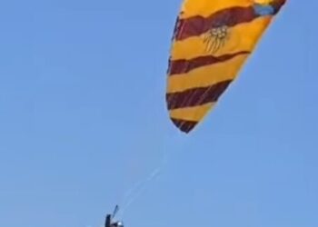 पैराग्लाइडिंग प्रतियोगिता में हादसा, लैंडिंग के दौरान दो पायलट घायल