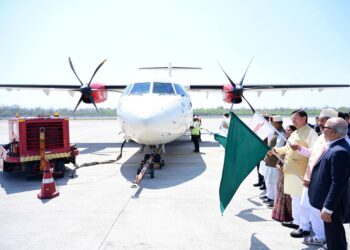 राम नवमी का दिन रहा खास, देहरादून से पिथौरागढ़ पहुंचना हुआ आसान,सीएम धामी ने हरी झंडी दिखाकर 42सीटर विमान का किया शुभारम्भ