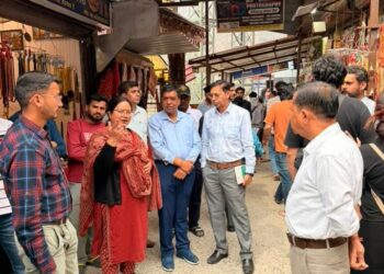 बड़ी खबर :सिद्धपीठ धारी देवी मंदिर परिसर में मोबाइल पर पूर्ण प्रतिबंध, मंदिर समिति के साथ हुई बैठक में नगर निगम श्रीनगर ने लिया निर्णय.