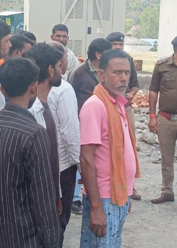 सत्यापन न कराने पर श्रीनगर पुलिस की कार्रवाई, 99 चालान काटे