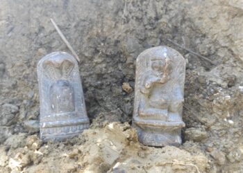 पौड़ी जनपद के चिलोली गांव में खुदाई के दौरान मिली प्राचीन मूर्तियां