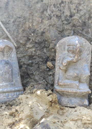 पौड़ी जनपद के चिलोली गांव में खुदाई के दौरान मिली प्राचीन मूर्तियां