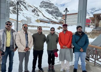 श्री केदारनाथ धाम पहुंचे डीएम-एसपी, परखीं यात्रा तैयारियां,धाम में पहुंचकर जिलाधिकारी एवं पुलिस अधीक्षक ने लिया जायजा, यात्रा को लेकर प्रशासन एक्शन मोड में,बर्फ हटाने, यात्रा मार्ग दुरुस्त करने, सुरक्षा एवं मूलभूत सुविधाओं को लेकर प्रशासन युद्ध स्तर पर जुटा