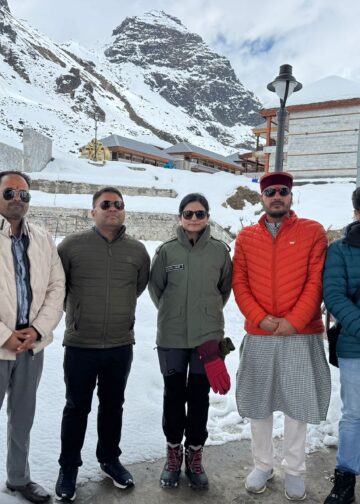 श्री केदारनाथ धाम पहुंचे डीएम-एसपी, परखीं यात्रा तैयारियां,धाम में पहुंचकर जिलाधिकारी एवं पुलिस अधीक्षक ने लिया जायजा, यात्रा को लेकर प्रशासन एक्शन मोड में,बर्फ हटाने, यात्रा मार्ग दुरुस्त करने, सुरक्षा एवं मूलभूत सुविधाओं को लेकर प्रशासन युद्ध स्तर पर जुटा