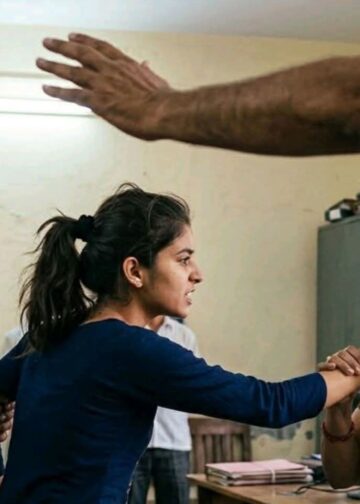 अजब गजब :प्यार में अंधी हुई लड़की, अपनी उम्र से दोगुने टेलर के प्यार के चक्कर में मां पर मार दिया थप्पड़