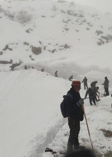 भारी बर्फबारी के बावजूद केदारनाथ यात्रा की तैयारियां जारी, प्रशासन मुस्तैद,विषम परिस्थितियों के बीच भी यात्रा मार्ग सुचारु करने में जुटी हैं टीमें