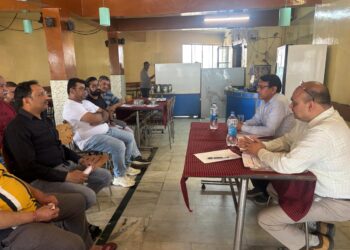 चारधाम मार्ग पर खाद्य सुरक्षा होगी पुख्ता, डीएम के निर्देशन में व्यापारियों के साथ हुई बैठक,खाद्य मानकों में लापरवाही पर होगी कार्रवाई तय