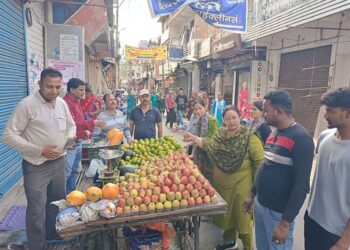 श्रीनगर में अतिक्रमण पर बड़ा एक्शन, मेयर आरती भंडारी ने संभाली कमान,20 से अधिक ठेलियां जब्त