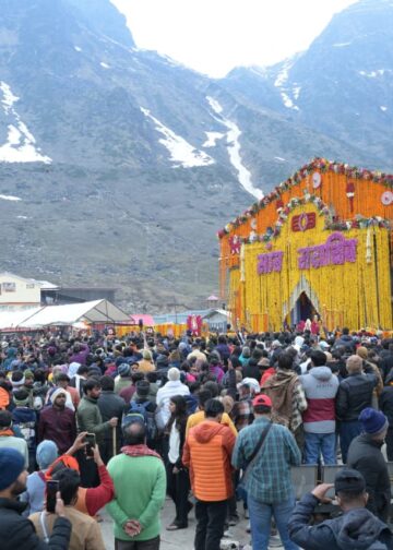 श्री केदारनाथ धाम में उमड़ रहा आस्था का सैलाब, मात्र चार दिनों में सवा लाख श्रद्धालुओं ने किए बाबा के दिव्य दर्शन