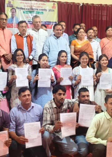 श्रीनगर में 43 कनिष्ठ सहायकों को नियुक्ति पत्र वितरित, शिक्षा मंत्री ने की कई अहम घोषणाएं