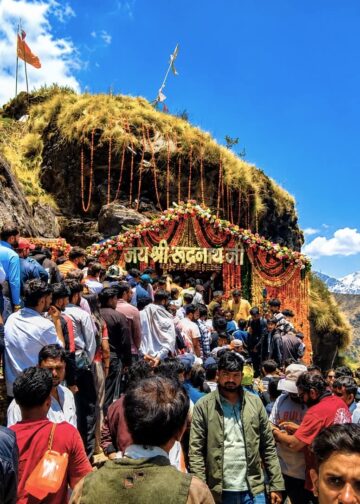 हिमालय की दिव्य वादियों में गूंजे “हर-हर महादेव” के जयकारे,चतुर्थ केदार श्री रुद्रनाथ मंदिर के कपाट श्रद्धालुओं के लिए विधि-विधान के साथ खुले