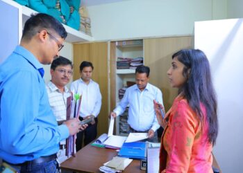 ड्यूटी के समय घर पर मिले अभियंता, डीएम ने की कार्रवाई,पेयजल व्यवस्थाओं पर डीएम का औचक निरीक्षण, लापरवाही पर कार्रवाई