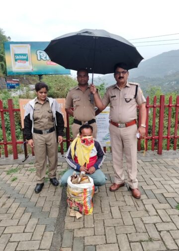 सोनप्रयाग में आबकारी विभाग की बड़ी कार्रवाई, 26 हाफ अंग्रेजी शराब के साथ आरोपी गिरफ्तार