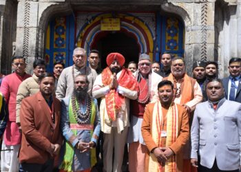 श्री केदारनाथ धाम पहुंचे राज्यपाल गुरमीत सिंह, श्रद्धालुओं से किया संवाद, स्वच्छता एवं सुगम यात्रा व्यवस्था पर दिया विशेष जोर