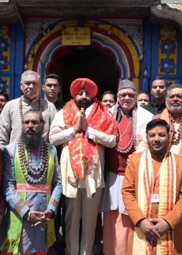 श्री केदारनाथ धाम पहुंचे राज्यपाल गुरमीत सिंह, श्रद्धालुओं से किया संवाद, स्वच्छता एवं सुगम यात्रा व्यवस्था पर दिया विशेष जोर