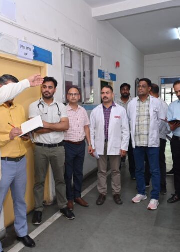 बेस अस्पताल का निरीक्षण कर प्राचार्य ने दिए व्यवस्थाएं सुधारने के निर्देश