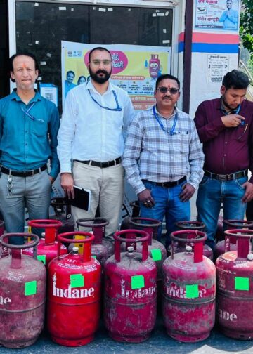 रुद्रप्रयाग में पूर्ति विभाग की बड़ी कार्रवाई, 15 घरेलू गैस सिलेंडर जब्त