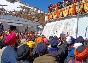 हेमकुण्ड साहिब के खुले कपाट, तीन हजार से अधिक श्रद्धालु बने साक्षी