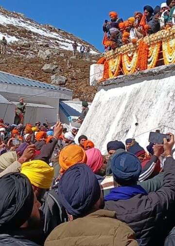 हेमकुण्ड साहिब के खुले कपाट, तीन हजार से अधिक श्रद्धालु बने साक्षी