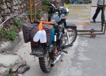 यातायात नियमों का उल्लंघन करने वालों पर रुद्रप्रयाग पुलिस का कड़ा प्रहार, मोडिफाइड साइलेंसर, अवैध हूटर व काली फिल्म पर सख्त कार्यवाही!!
