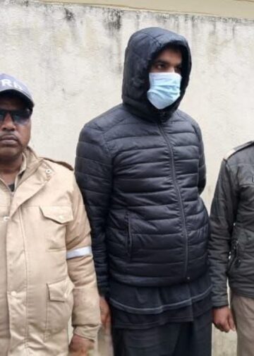 केदारनाथ धाम में खुद को IRCTC एजेंट बताया, यात्रियों को वीआईपी दर्शन का झांसा देकर कर रहा था धोखाधड़ी, रुद्रप्रयाग पुलिस ने किया गिरफ्तार