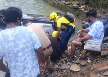 मौत बनकर खाई में समा गई एसयूवी, SDRF बनी फरिश्ता!! केदारनाथ हाईवे के तिलवाड़ा में 60 मीटर गहरी खाई से पांच लोगों को दिया नया जीवन!!