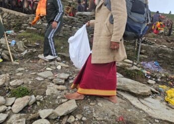 तुंगनाथ धाम के मुख्य पुजारी की अपील पर तुंगनाथ-चंद्रशिला ट्रैक पर चलाया गया वृहद स्वच्छता अभियान, रुद्रप्रयाग पुलिस और श्रद्धालुओं ने किया श्रमदान