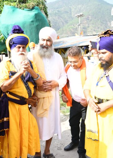 नगरासू गुरुद्वारा प्रकरण में प्रशासन, पुलिस एवं सिख समुदाय के प्रबुद्ध जनों के समन्वित प्रयासों से शांतिपूर्ण समाधान,सभी निहंग सिख यात्री सुरक्षित एवं शांतिपूर्वक अपने गंतव्य के लिए रवाना,श्री हेमकुंड साहिब यात्रा एवं चारधाम यात्रा पूरी तरह सुचारू, अफवाहों पर ध्यान न देने की अपील