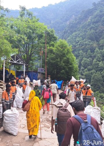 केदारनाथ धाम में कूड़ा निस्तारण अभियान बना मिसाल,10 दिनों में  9.5 टन अपशिष्ट का वैज्ञानिक निस्तारण
