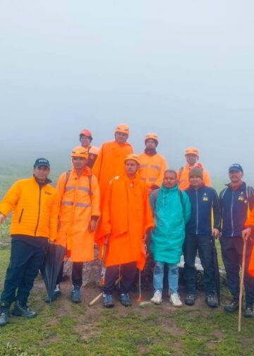 घने कोहरे में वासुकी ताल ट्रैक पर रास्ता भटके यात्री को SDRF ने सकुशल किया रेस्क्यू!!