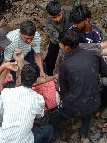 दीवार गिरने से नारायणबगड़ अस्पताल के चिकित्सा प्रभारी की मौत