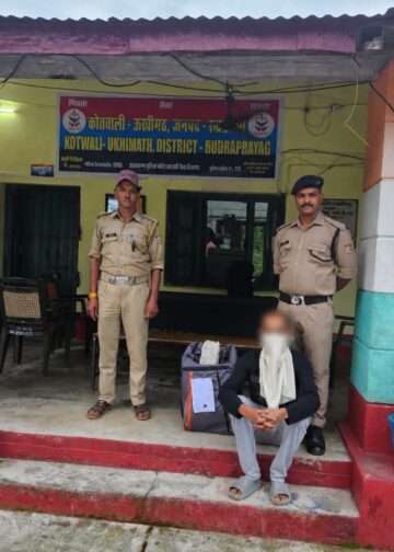 रुद्रप्रयाग में ऊखीमठ पुलिस ने 56 क्वार्टर अवैध शराब के साथ एक तस्कर को दबोचा, स्कूटी भी की सीज