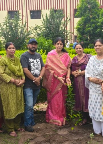 हरेला पर राजकीय पॉलिटेक्निक में हुआ फलदार पौधों का रोपण