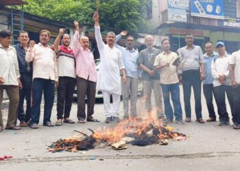 कांग्रेस ने जताया विरोध,छात्रों पर लाठीचार्ज और राहुल गांधी से अभद्रता को बताया लोकतंत्र पर हमला