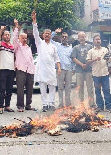 कांग्रेस ने जताया विरोध,छात्रों पर लाठीचार्ज और राहुल गांधी से अभद्रता को बताया लोकतंत्र पर हमला