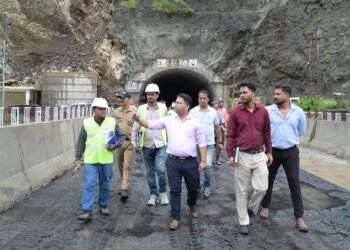रुद्रप्रयाग टनल के जनरेटर रूम की छत को आंशिक क्षति,डीएम विशाल मिश्रा ने किया निरीक्षण