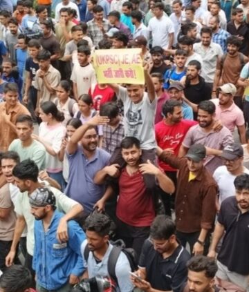 दिल्ली के जंतर मंतर का असर राजधानी देहरादून में, सड़कों पर उतरे युवा