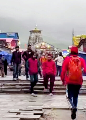 सावन और बारिश का असर: केदारनाथ धाम में श्रद्धालुओं की संख्या घटी, प्रशासन पूरी तरह मुस्तैद
