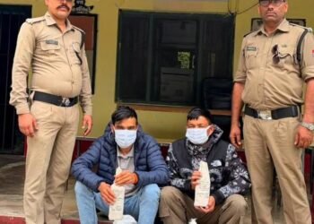 अवैध शराब की तस्करी करते दो नेपाली नागरिक गिरफ्तार,ऊखीमठ पुलिस ने 31 बोतल अवैध शराब बरामद कर आबकारी अधिनियम में दर्ज किया मुकदमा!!