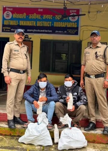 अवैध शराब की तस्करी करते दो नेपाली नागरिक गिरफ्तार,ऊखीमठ पुलिस ने 31 बोतल अवैध शराब बरामद कर आबकारी अधिनियम में दर्ज किया मुकदमा!!