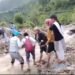 नंदानगर के मौख गाड़ को पार कर जान जोखिम में डाल रहे ग्रामीण,एक साल बाद भी नहीं बना पैदल रास्ता