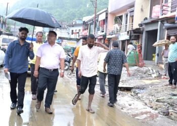 तिलवाड़ा केदारनाथ राष्ट्रीय राजमार्ग-107 पर मलबा,डीएम विशाल मिश्रा ने किया स्थलीय निरीक्षण