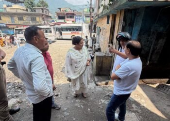 शराबियों के अड्डे पर महापौर आरती भंडारी का छापा, पुलिस गश्त और CCTV से अब लगेगी लगाम