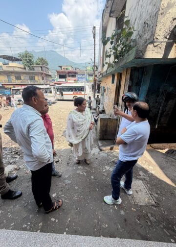 शराबियों के अड्डे पर महापौर आरती भंडारी का छापा, पुलिस गश्त और CCTV से अब लगेगी लगाम