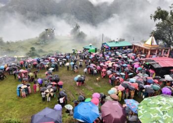 देवभूमि उत्तराखंड की अपनी पहचान :18 साल बाद फिर सजा ऐतिहासिक भेड़-मेला, निवालगांव में उमड़ा आस्था का सैलाब