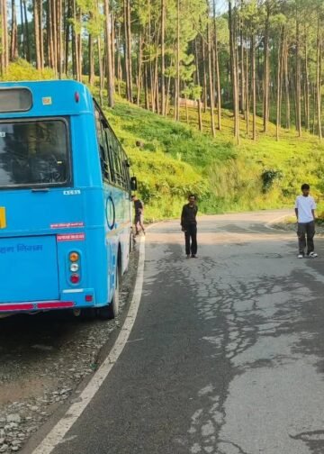 रोड़वेज बस में परिचालक मिला अचानक बेहोश, यात्रियों में रोष