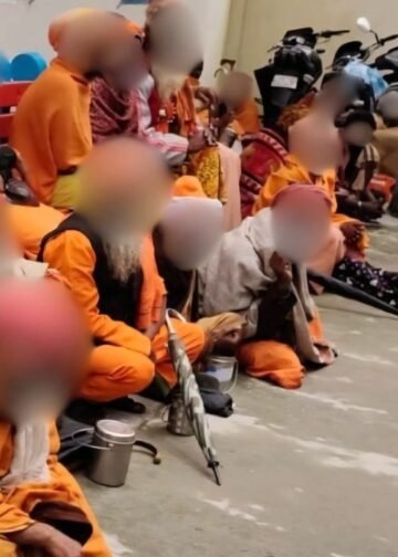 चमोली पुलिस की कार्रवाई :बदरीनाथ धाम से 29 भिक्षुओं को वापस लौटाया