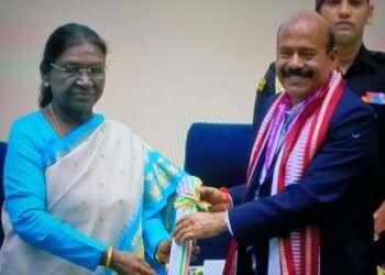 नैनीडांडा विकासखंड के शिक्षक गबर सिंह बिष्ट राष्ट्रीय शिक्षक पुरस्कार-2026 से सम्मानित,राष्ट्रपति द्रौपदी मुर्मू ने विज्ञान भवन में प्रदान किया राष्ट्रीय शिक्षक सम्मान, विद्यालयी शिक्षा में उत्तराखंड से इस वर्ष रहे एकमात्र सम्मानित शिक्षक